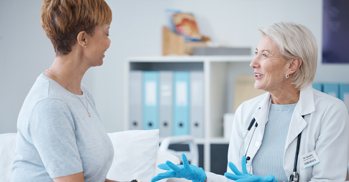 An elderly patient speaking to her gynecologist about gynecologic aging.